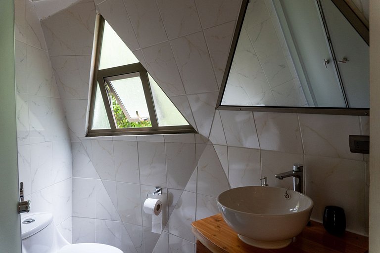 Hermoso domo para parejas, en bosque nativo + tinaja privada