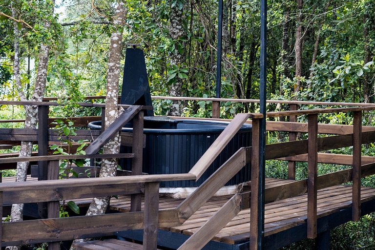 Hermoso domo para parejas, en bosque nativo + tinaja privada